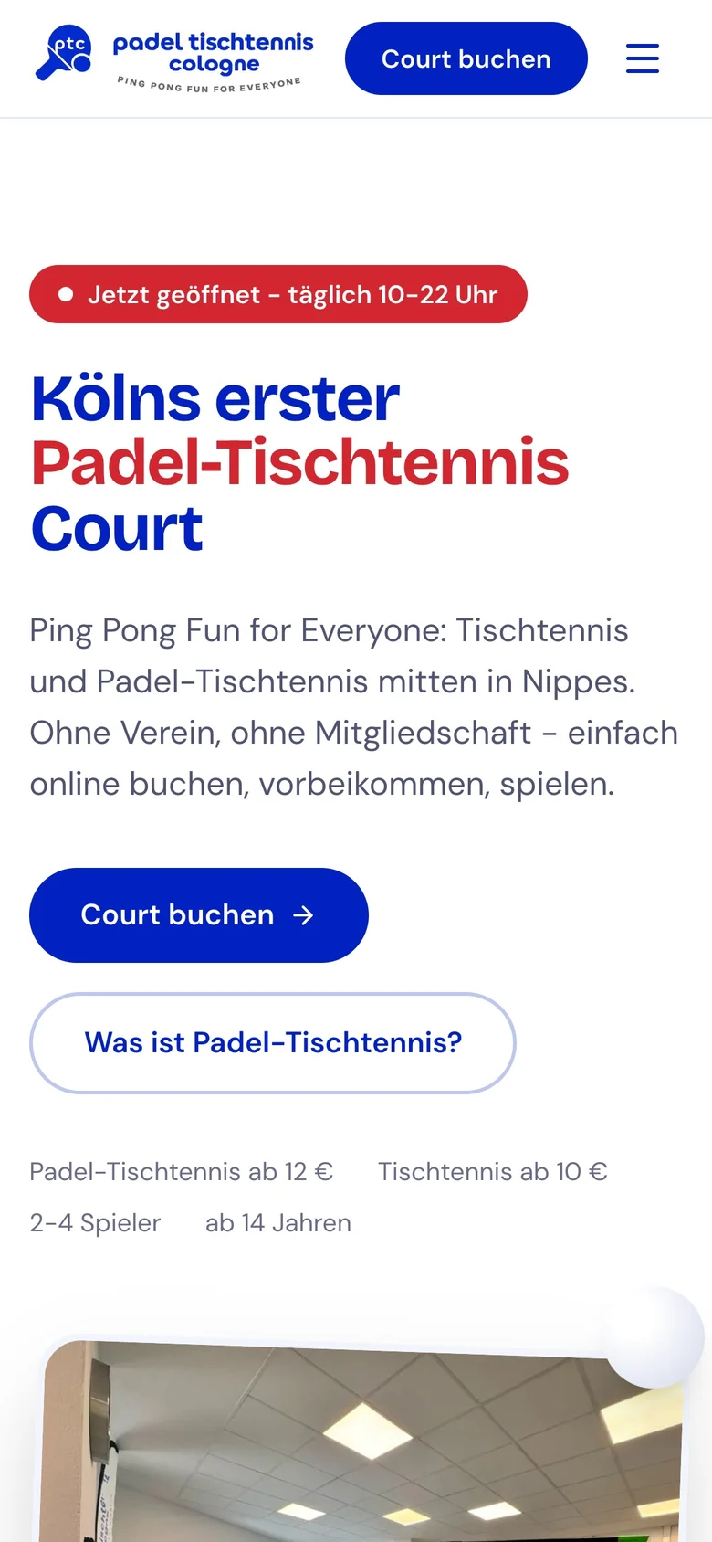 Website von ptc Cologne auf einem Handy